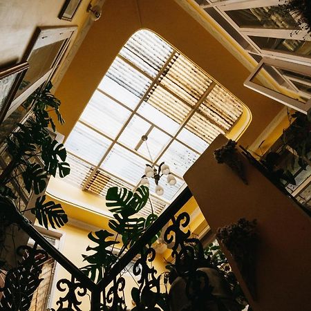 Rock Cliff Home Stay Šillong Exteriér fotografie
