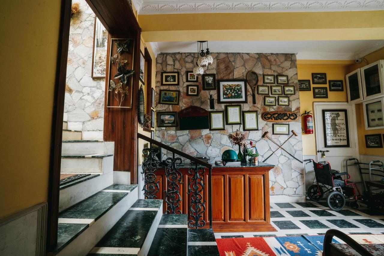 Rock Cliff Home Stay Šillong Exteriér fotografie